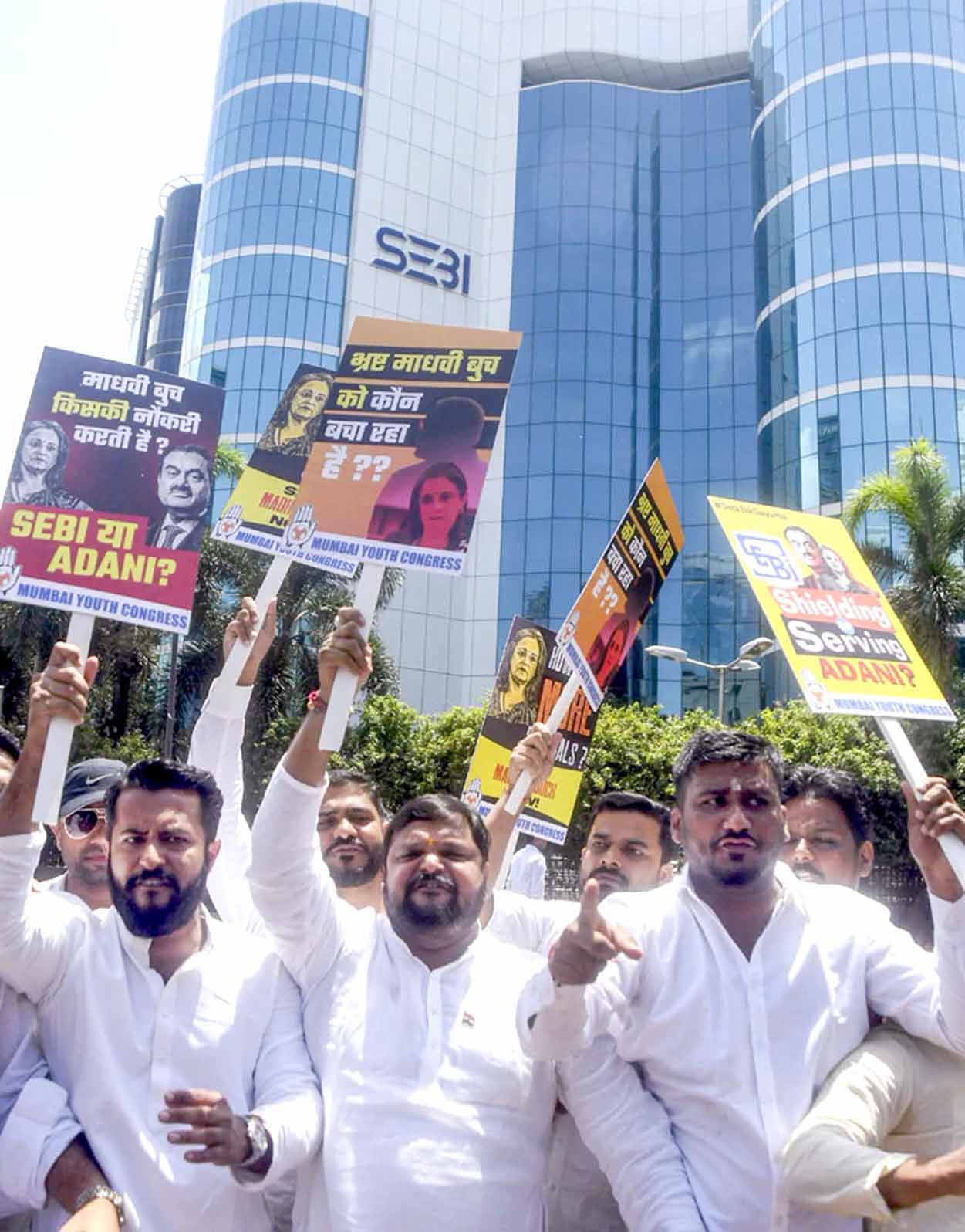 Demonstration outside SEBI office by Youth Congress workers